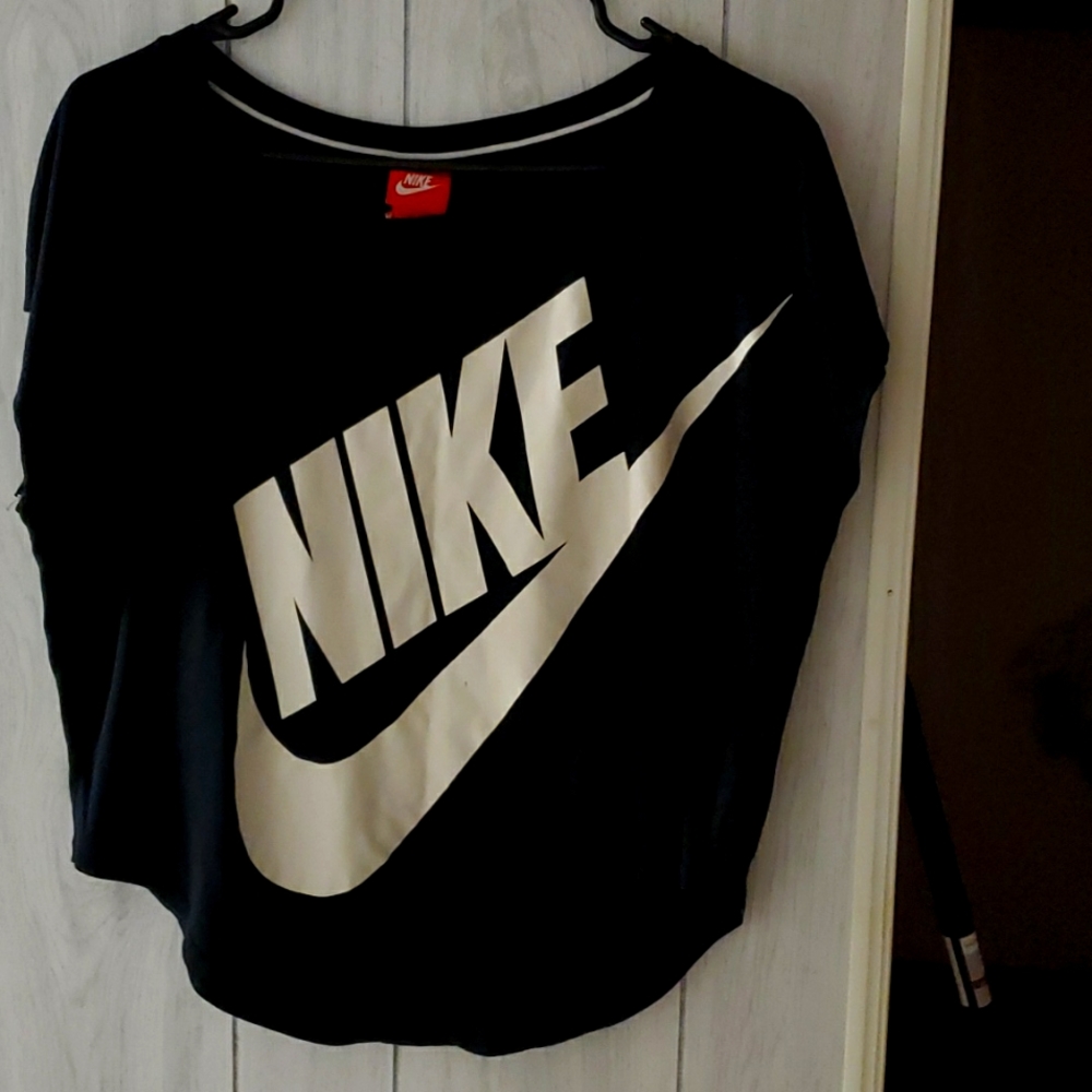 EUC Nike workout top. Black, small.